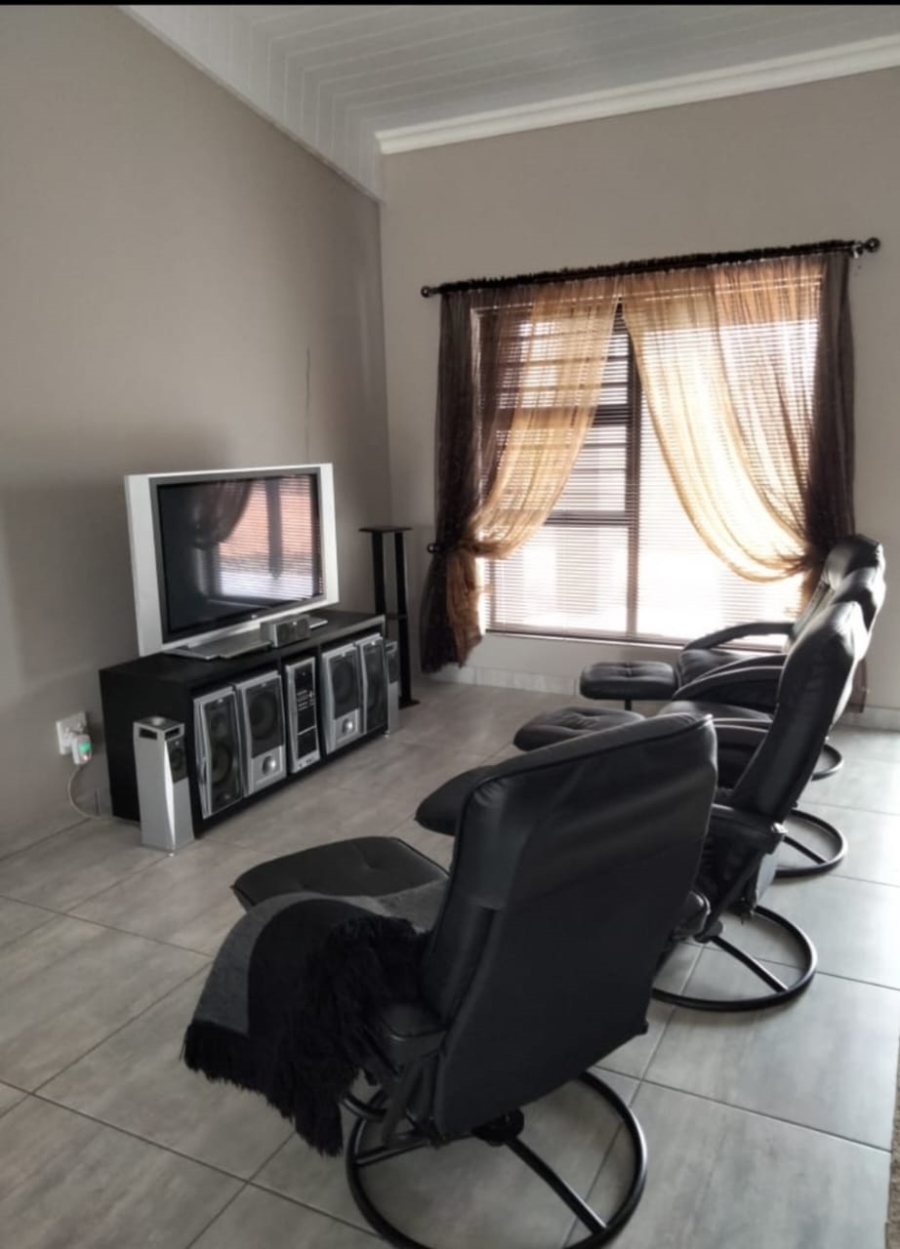 To Let 2 Bedroom Property for Rent in Albertinia Western Cape